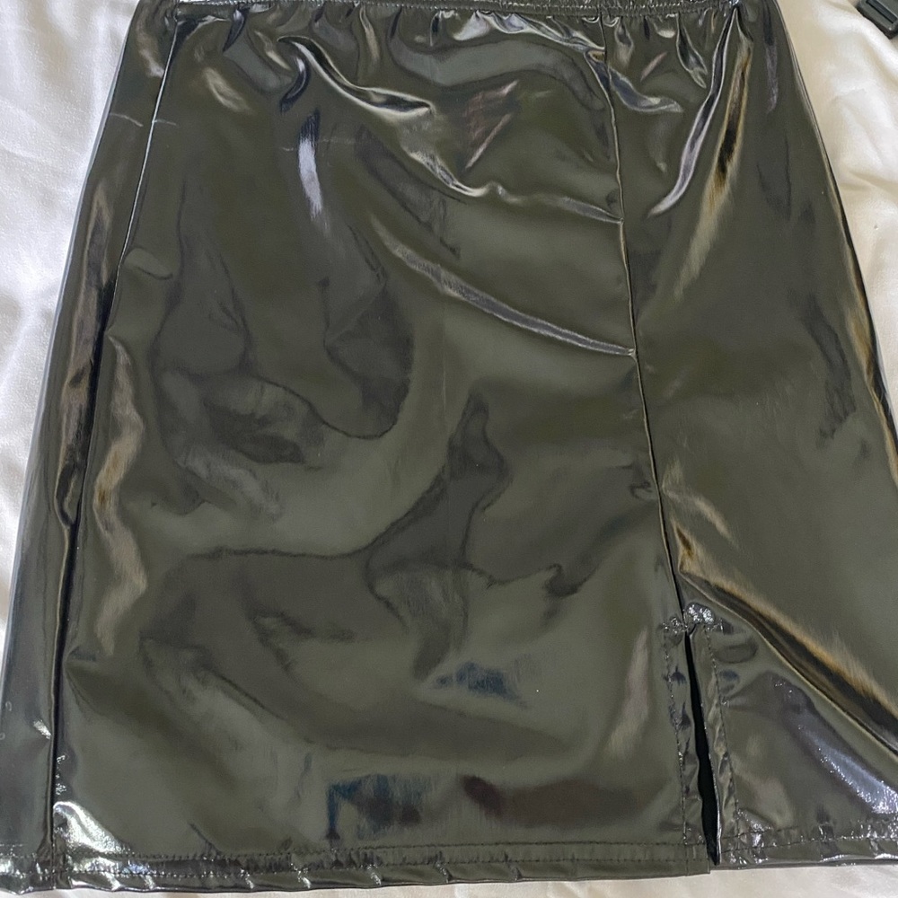 Women pretty little thing shiny skirt, unused!!!
